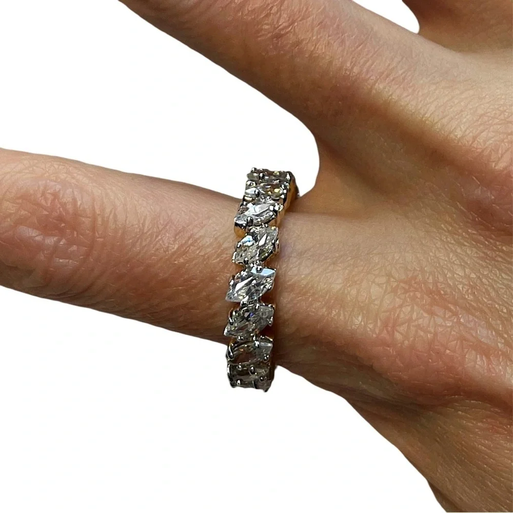 Elegant Gold and Silver Women's Ring